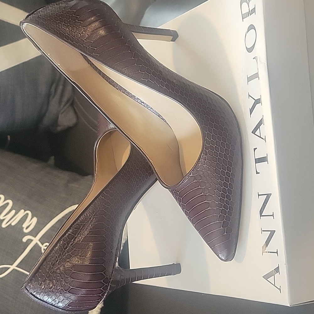 Ann Taylor pumps